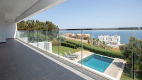 Villa for sale in La Duquesa, Manilva