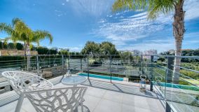 Villa en venta en Estepona
