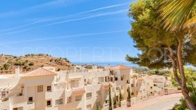 Se vende apartamento planta baja con 4 dormitorios en Calahonda