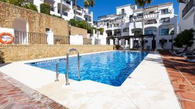 Apartamento en venta en Los Altos de los Monteros, Marbella Este