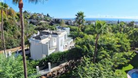 Apartamento en venta en Monte Halcones, Benahavis