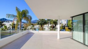 Apartment for sale in New Golden Mile, Estepona East