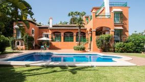 Buy villa in Bahia de Marbella with 5 bedrooms