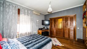 Buy villa in Las Rozas with 4 bedrooms