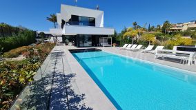 Villa zu verkaufen in New Golden Mile, Estepona