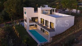 Villa for sale in Benalmadena