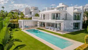 Villa for sale in Los Flamingos, Benahavis