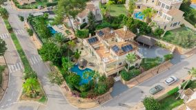 Villa en venta en Elviria, Marbella Este