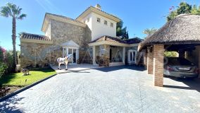 Villa en venta en Elviria, Marbella Este