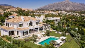 Villa for sale in La Cerquilla, Nueva Andalucia