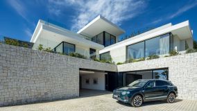 Villa for sale in El Madroñal, Benahavis