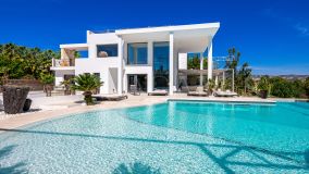 Villa for sale in La Alqueria, Benahavis