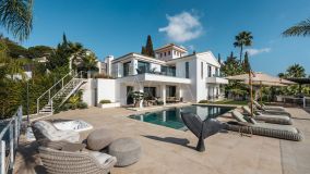 Villa for sale in El Rosario, Marbella East