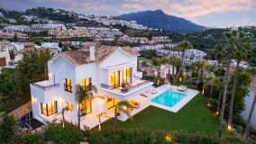Villa en venta en Los Arqueros, Benahavis
