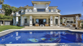 Villa for sale in Los Arqueros, Benahavis