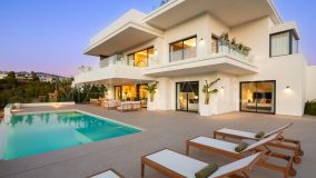 Villa for sale in La Resina Golf, Estepona Est