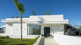 Villa en venta en La Resina Golf, Estepona Este