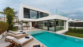 Villa en venta en El Paraiso, Estepona Este
