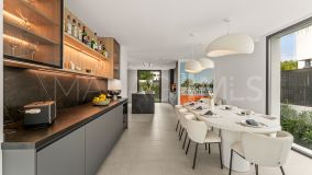 Villa en venta en El Paraiso, Estepona Este