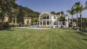 Villa en venta en El Madroñal, Benahavis