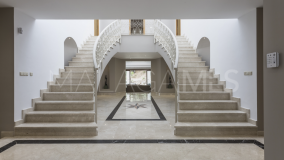 Villa en venta en El Madroñal, Benahavis