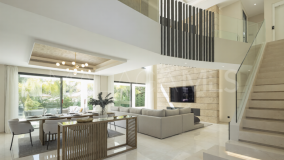 Villa for sale in La Cerquilla, Nueva Andalucia