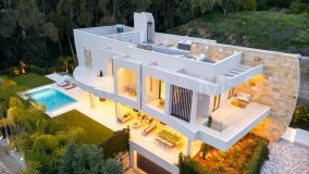 Villa for sale in La Cerquilla, Nueva Andalucia