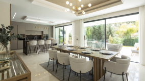 Villa for sale in La Cerquilla, Nueva Andalucia