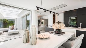 Villa en venta en El Paraiso, Estepona Este