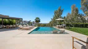 Villa for sale in El Herrojo, Benahavis