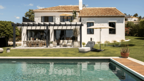 Villa for sale in Altos del Paraiso, Benahavis