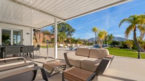 Villa for sale in Puerto del Almendro, Benahavis