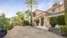 Villa for sale in Aloha, Nueva Andalucia