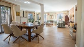 Villa en venta en Nueva Andalucia, Marbella