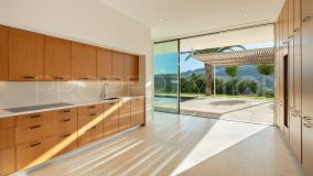 For sale Estepona villa with 5 bedrooms