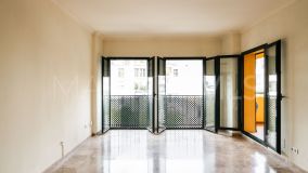 Apartment for sale in Los Naranjos, Nueva Andalucia