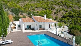 Exquisite villa in Mijas with breathtaking sea views.