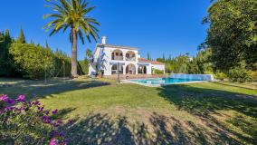 Villa for sale in Atalaya, Estepona East