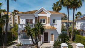 Villa zu verkaufen in Estepona