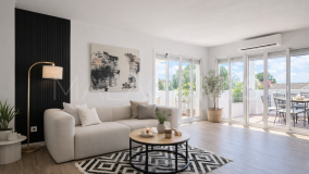 Ático en venta en El Paraiso, Estepona Este