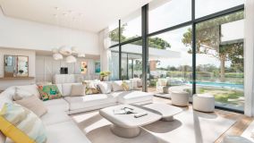 Villa for sale in Estepona West