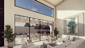 Villa for sale in Estepona West