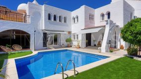 Casa en venta en Los Pacos, Fuengirola