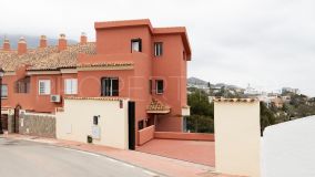 Semi-detached 4-storey villa in Torreblanca (Fuengirola) with panoramic views of the sea and mountains