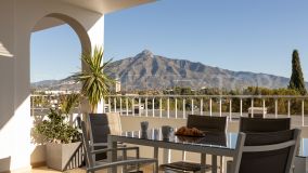 For sale apartment with 4 bedrooms in Nueva Andalucia
