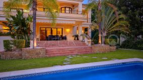 Hermosa Villa Andaluza en Venta en Los Arqueros Golf, Benahavis