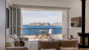 Completely remodelled front-line apartment in highly sought after Cap Adriano in Santa Ponsa