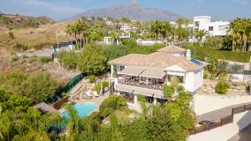 Villa for sale in Los Naranjos, Nueva Andalucia