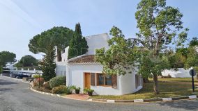 Charming Villa in Firstline Golf Residential Complex, Nueva Andalucia