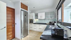 Villa en venta en Nueva Andalucia, Marbella